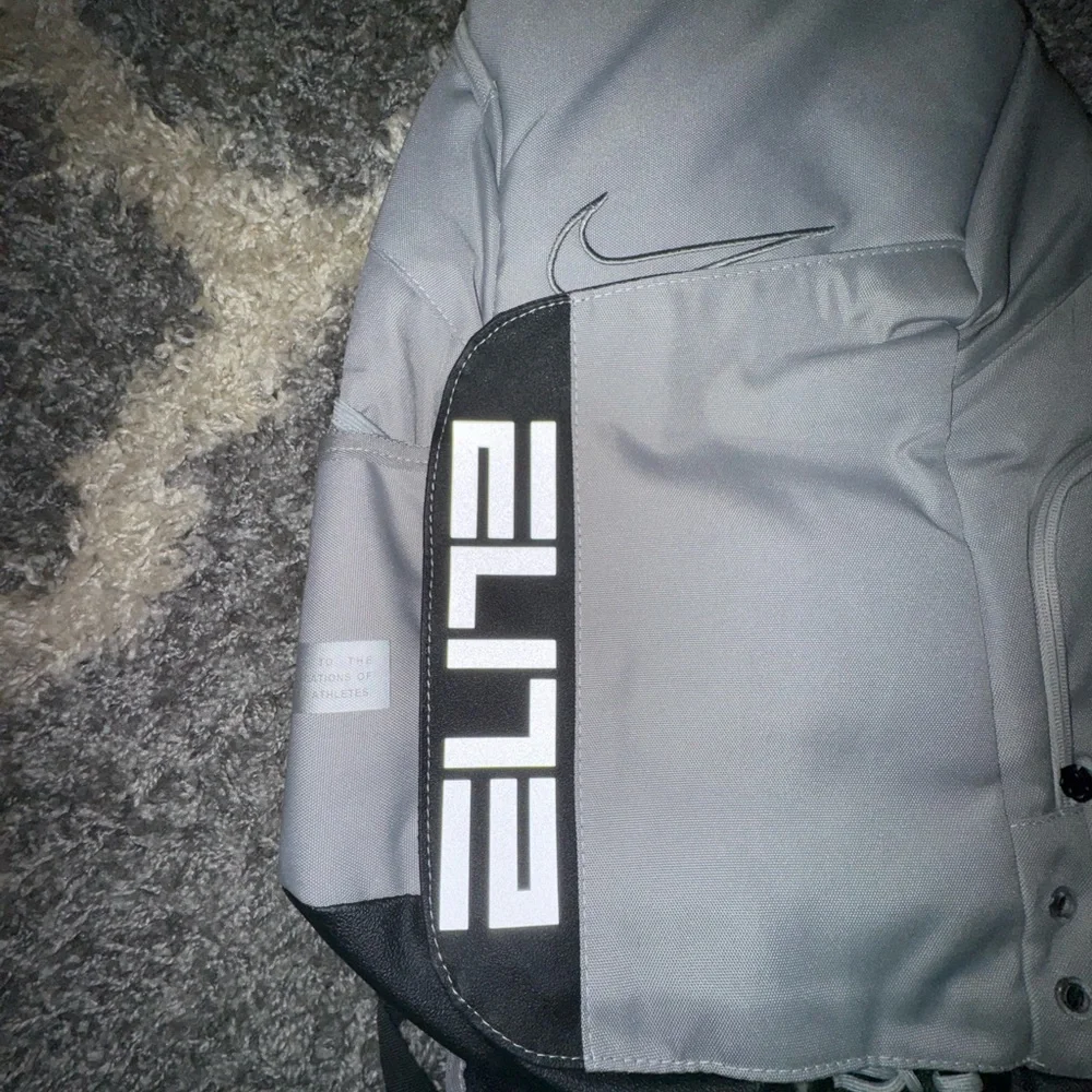 Nike Elite Light Gray Backpack - Picture 4 of 4